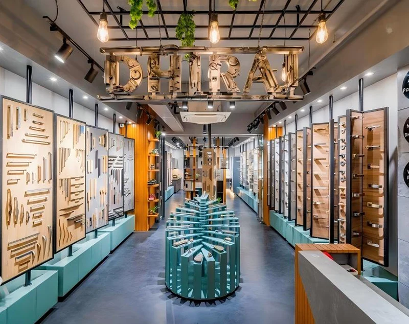 ONI Display Display Pedestal Showroom with Modular Wall Display Cabinets & Product Stands