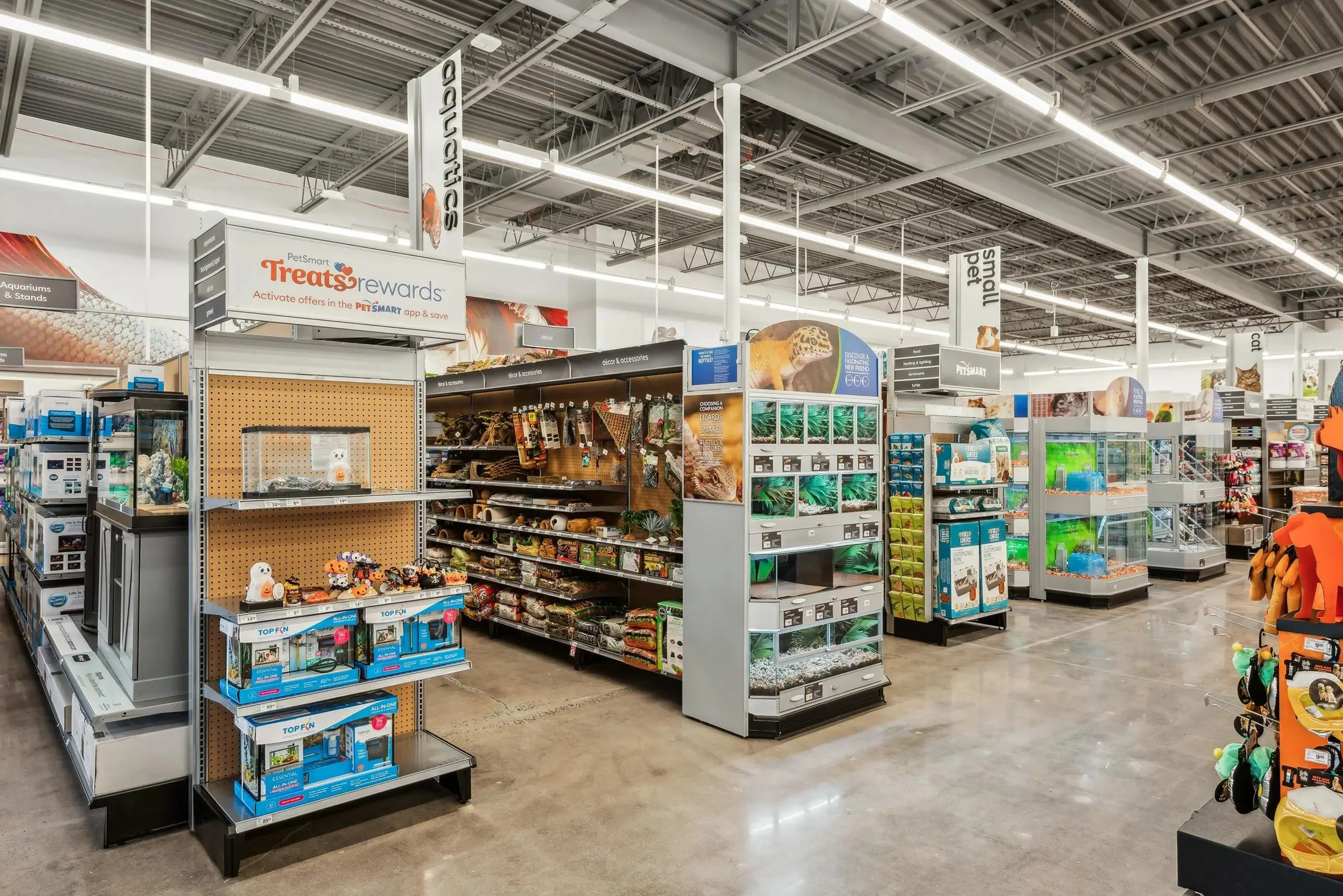 Pet store fixtures